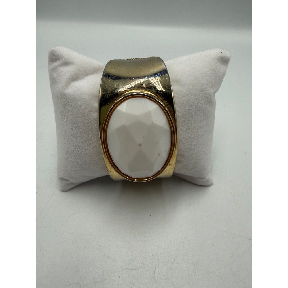 Vintage Gold Tone Chunky Hinge Cuff Bracelet‎ Large Faceted White Oval Stone